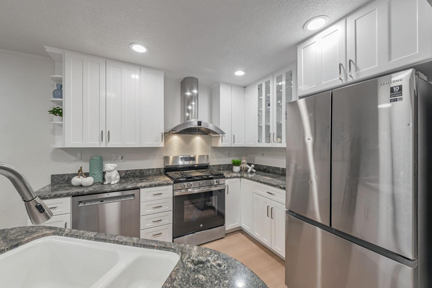 Detail Gallery Image 15 of 49 For 3500 La Terrace Cir, San Jose,  CA 95123 - 2 Beds | 2 Baths