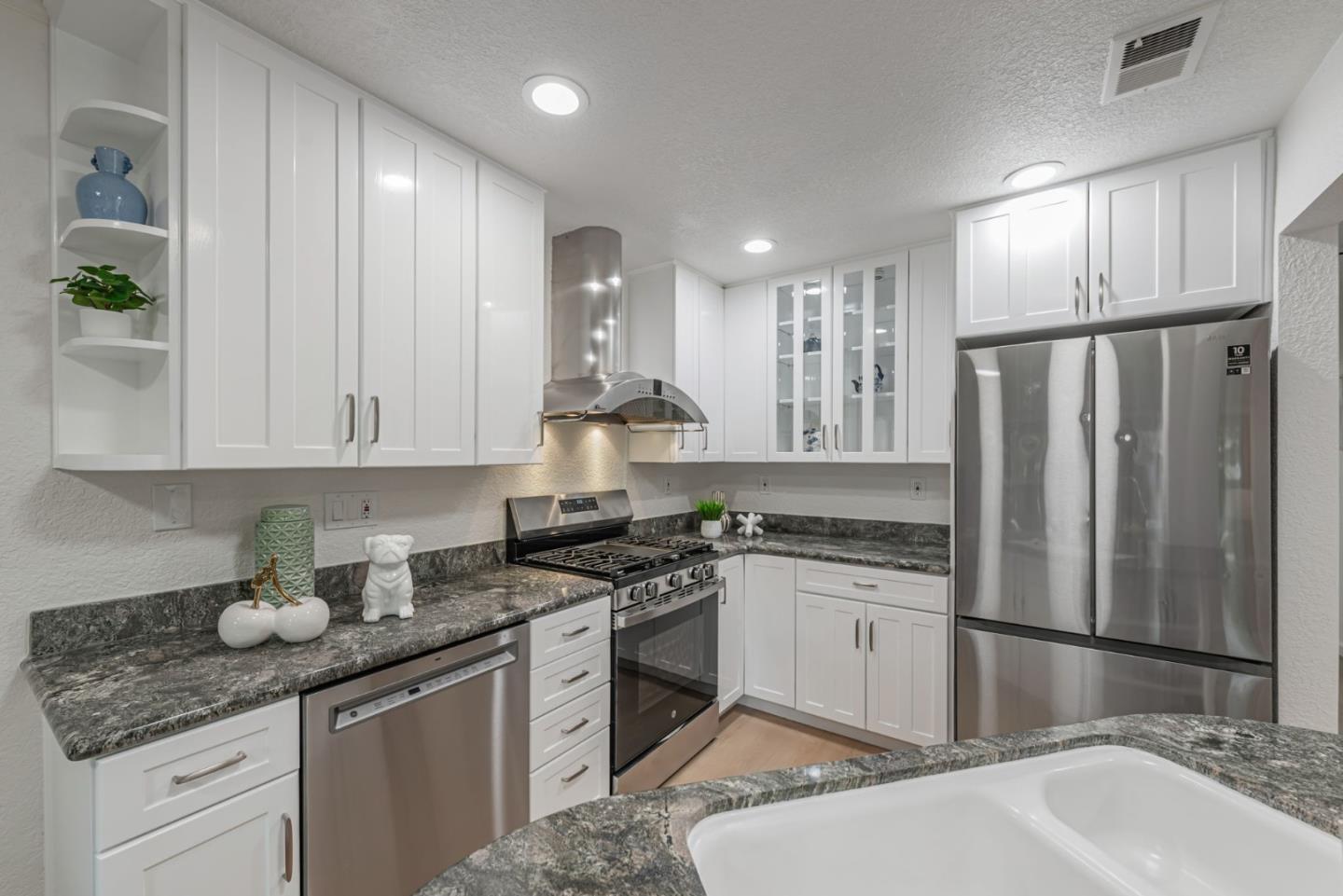 Detail Gallery Image 16 of 49 For 3500 La Terrace Cir, San Jose,  CA 95123 - 2 Beds | 2 Baths