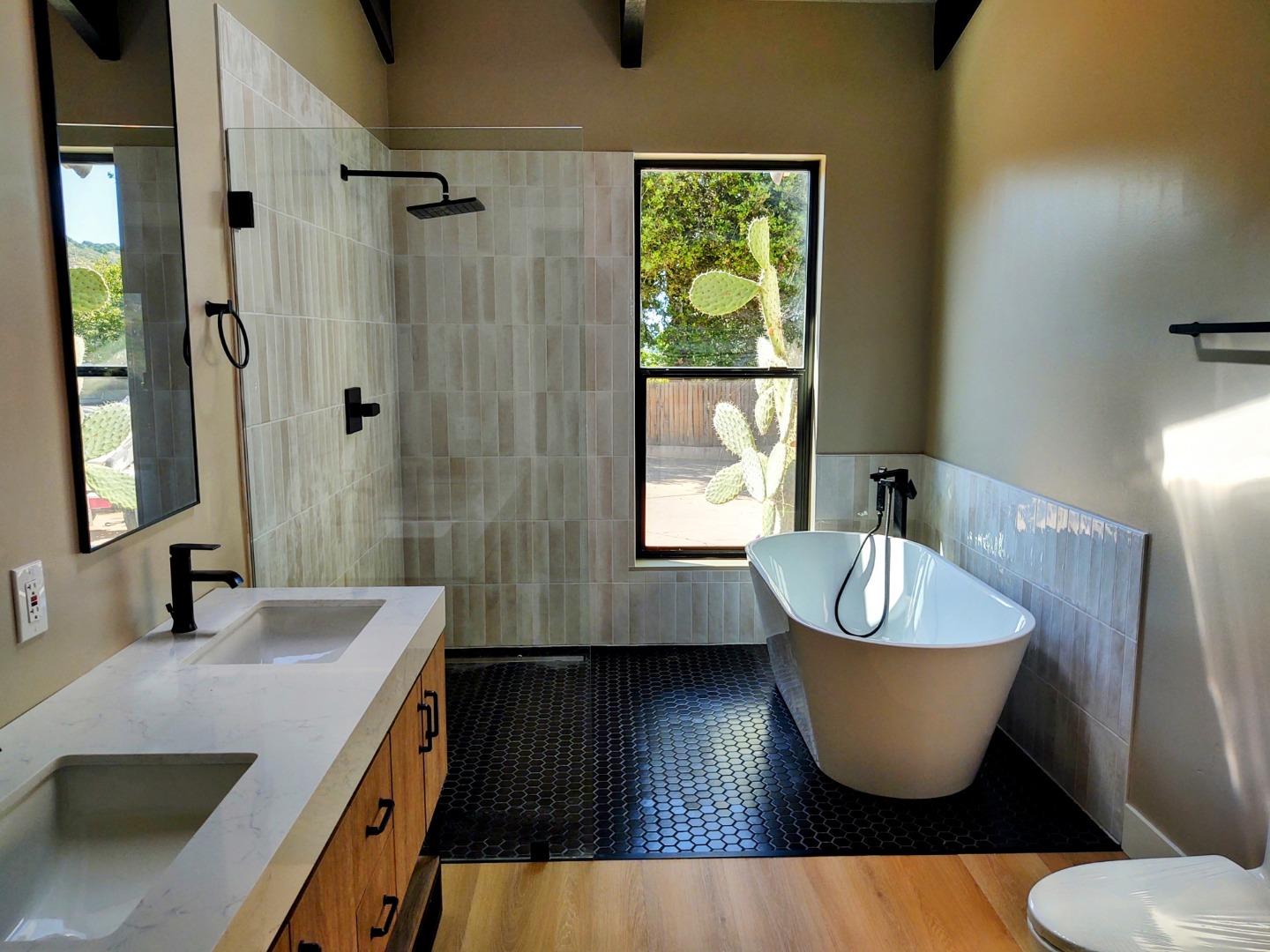 Detail Gallery Image 3 of 31 For 13399 Middle Canyon Rd, Carmel Valley,  CA 93924 - 3 Beds | 3 Baths