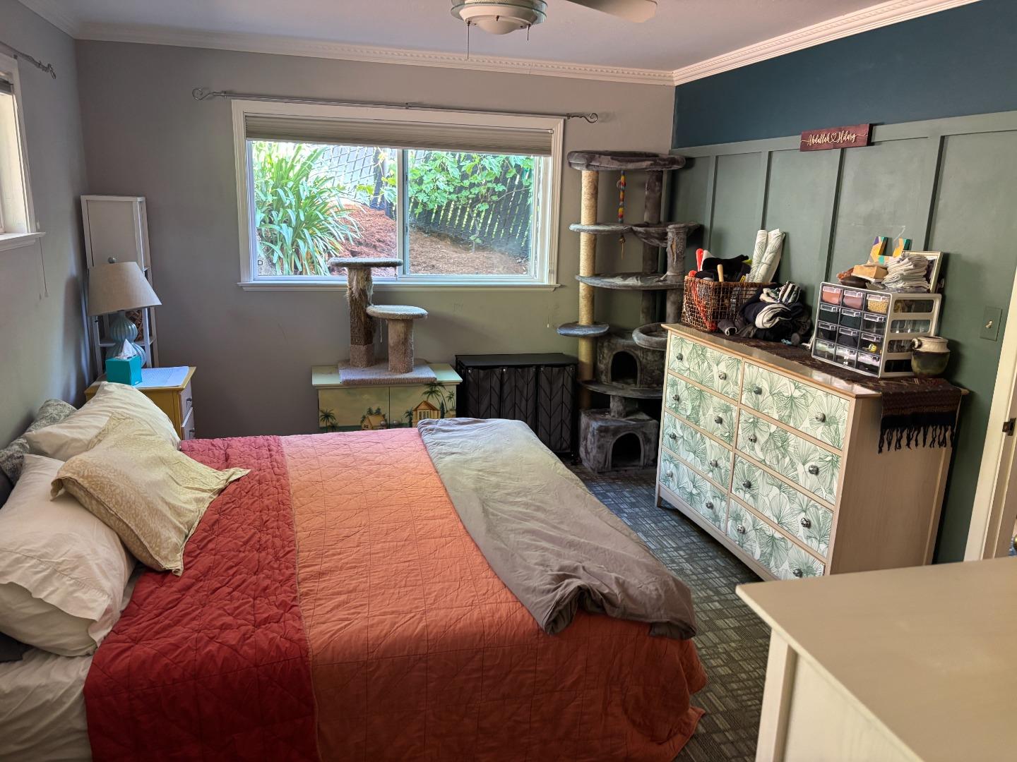 Detail Gallery Image 10 of 14 For 222 Hillcrest Rd, San Carlos,  CA 94070 - 3 Beds | 2 Baths