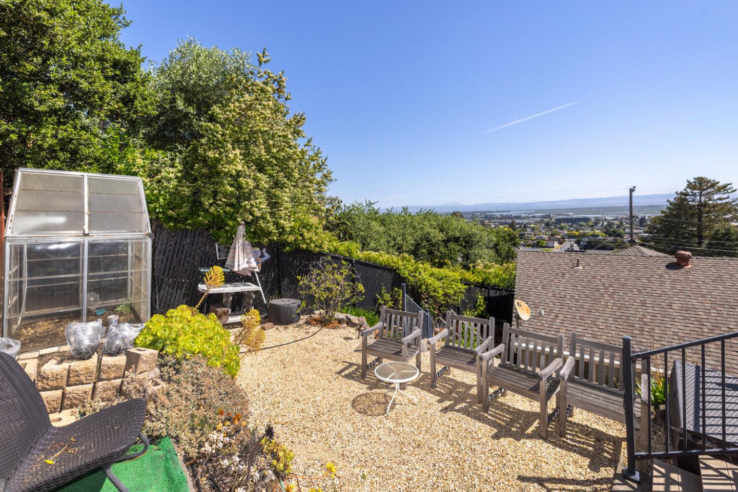 Detail Gallery Image 12 of 14 For 222 Hillcrest Rd, San Carlos,  CA 94070 - 3 Beds | 2 Baths
