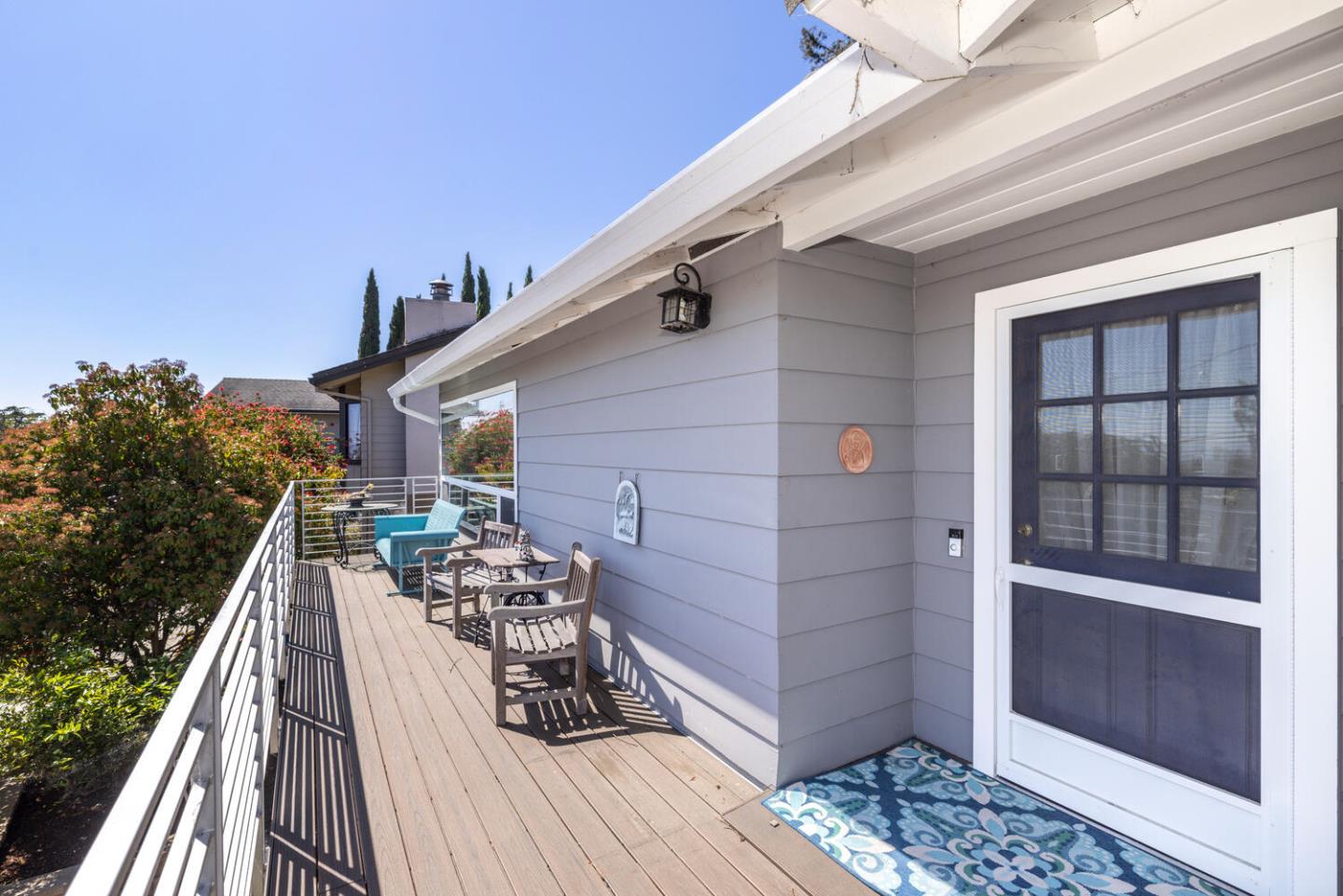 Detail Gallery Image 2 of 14 For 222 Hillcrest Rd, San Carlos,  CA 94070 - 3 Beds | 2 Baths