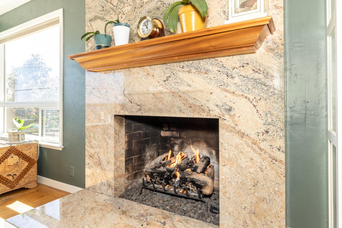 Detail Gallery Image 5 of 14 For 222 Hillcrest Rd, San Carlos,  CA 94070 - 3 Beds | 2 Baths