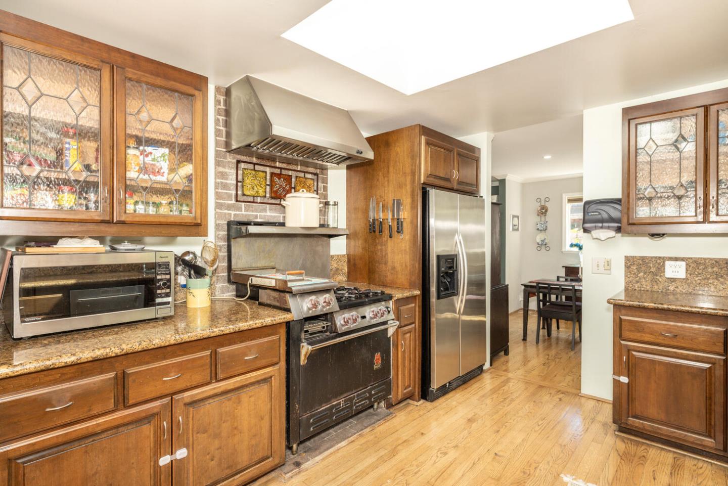 Detail Gallery Image 7 of 14 For 222 Hillcrest Rd, San Carlos,  CA 94070 - 3 Beds | 2 Baths