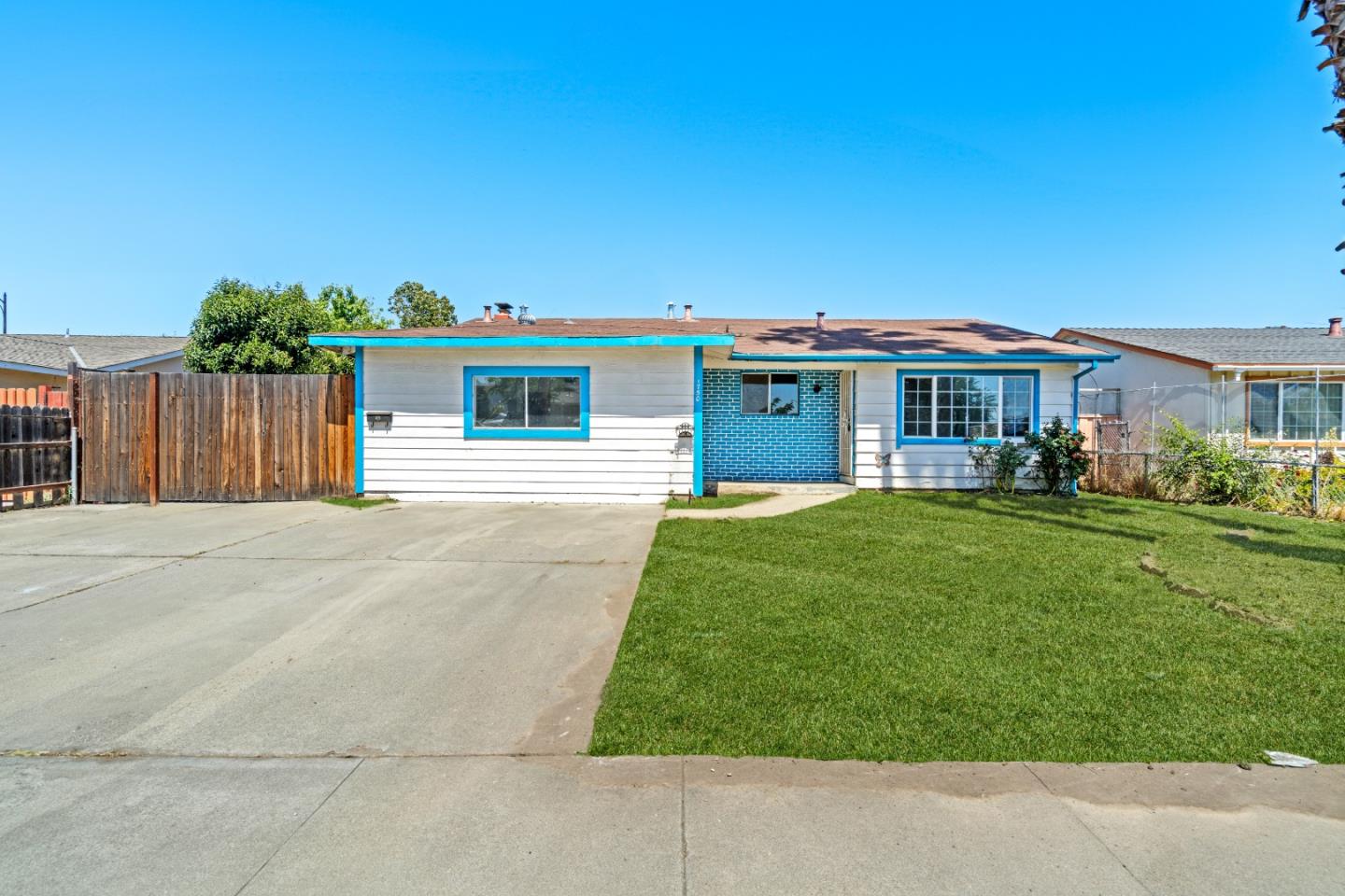 Detail Gallery Image 1 of 13 For 1750 Leeward Dr, San Jose,  CA 95122 - 5 Beds | 3 Baths