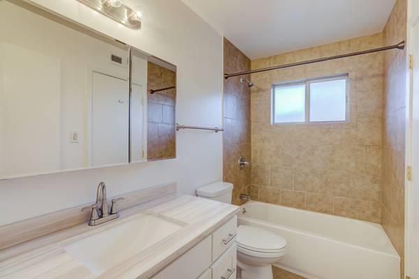 Detail Gallery Image 10 of 15 For 2220 Lake Rd #D5,  Belmont,  CA 94002 - 1 Beds | 1 Baths