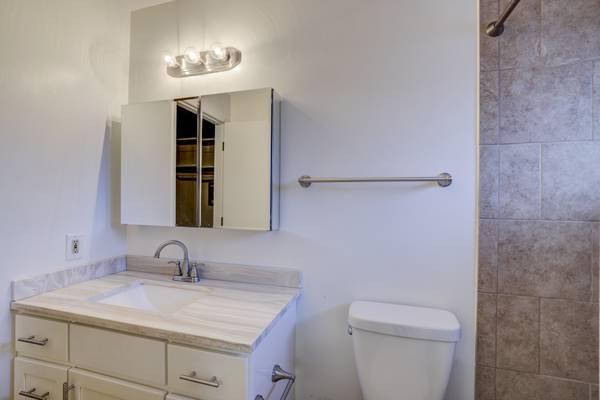 Detail Gallery Image 11 of 15 For 2220 Lake Rd #D5,  Belmont,  CA 94002 - 1 Beds | 1 Baths
