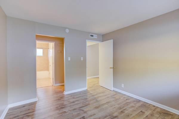 Detail Gallery Image 2 of 15 For 2220 Lake Rd #D5,  Belmont,  CA 94002 - 1 Beds | 1 Baths