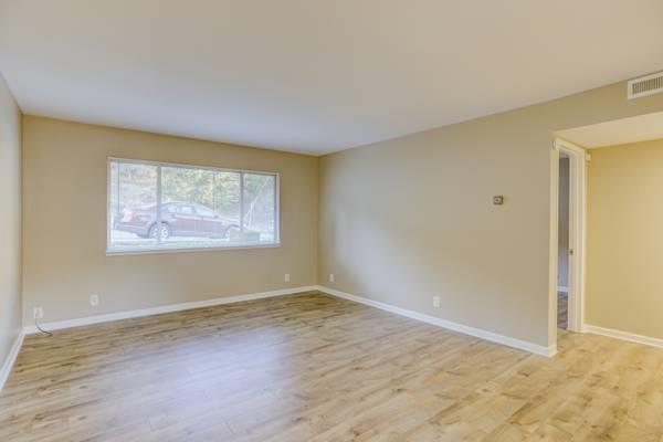 Detail Gallery Image 3 of 15 For 2220 Lake Rd #D5,  Belmont,  CA 94002 - 1 Beds | 1 Baths