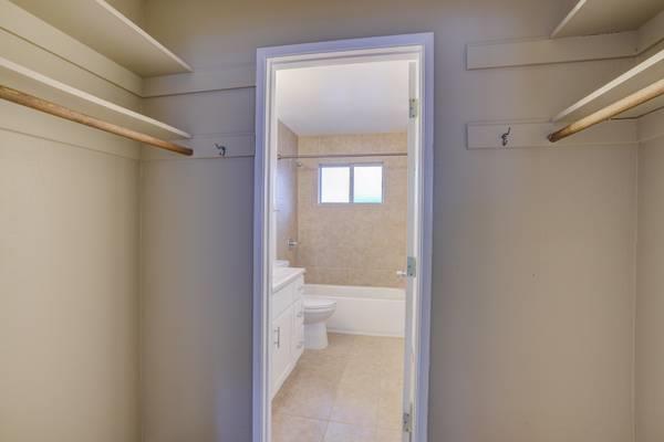 Detail Gallery Image 4 of 15 For 2220 Lake Rd #D5,  Belmont,  CA 94002 - 1 Beds | 1 Baths