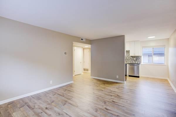 Detail Gallery Image 6 of 15 For 2220 Lake Rd #D5,  Belmont,  CA 94002 - 1 Beds | 1 Baths