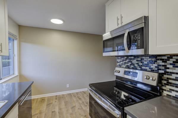 Detail Gallery Image 7 of 15 For 2220 Lake Rd #D5,  Belmont,  CA 94002 - 1 Beds | 1 Baths