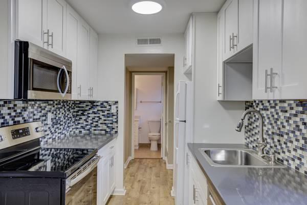 Detail Gallery Image 9 of 15 For 2220 Lake Rd #D5,  Belmont,  CA 94002 - 1 Beds | 1 Baths