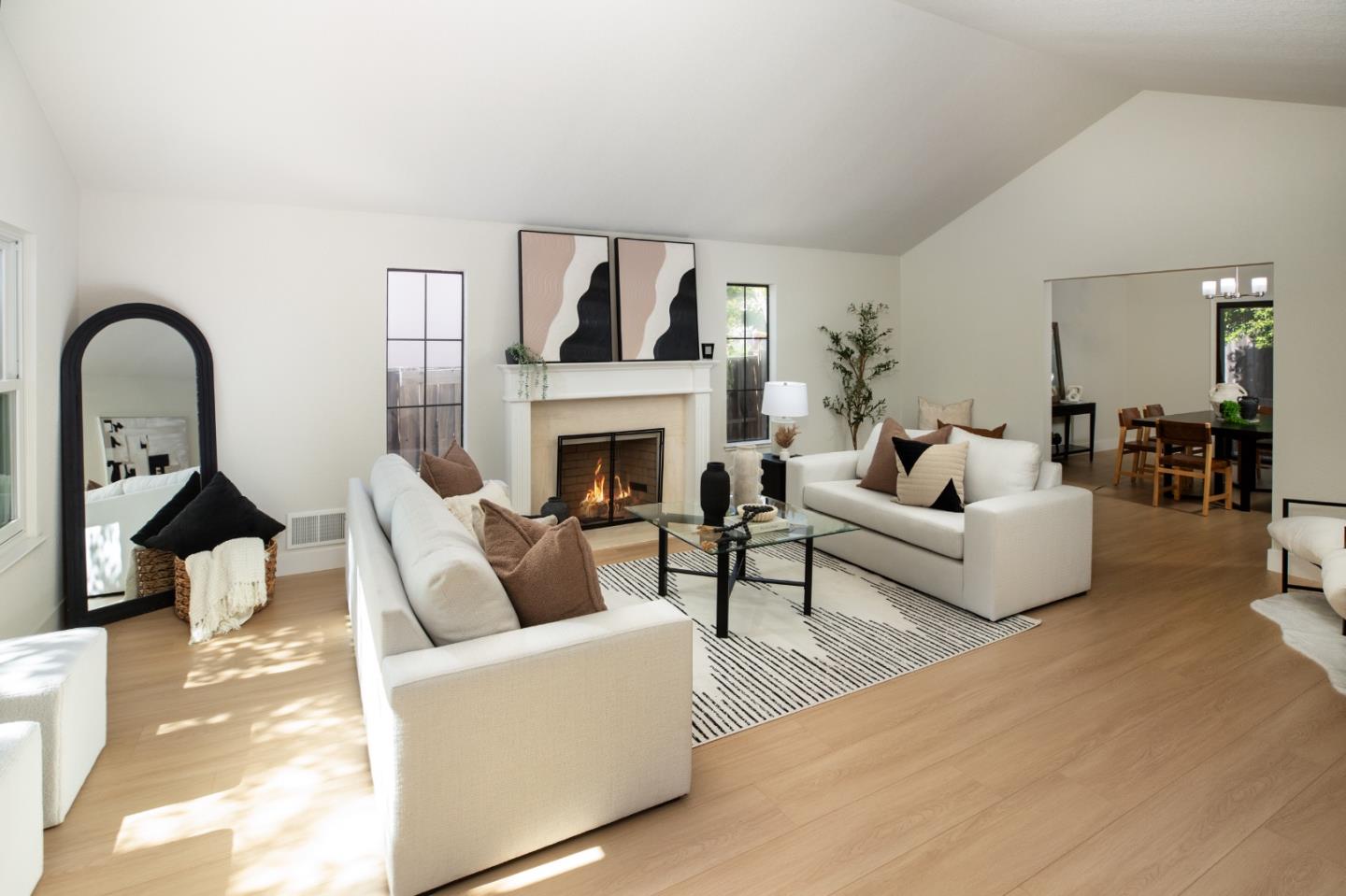Detail Gallery Image 4 of 30 For 867 Norfolk Pine Ave, Sunnyvale,  CA 94087 - 5 Beds | 2/1 Baths