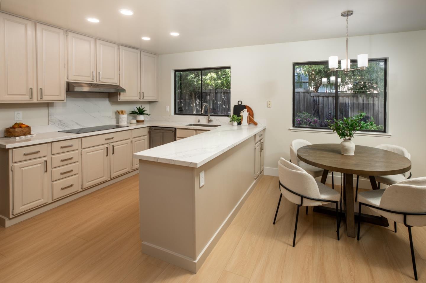 Detail Gallery Image 8 of 30 For 867 Norfolk Pine Ave, Sunnyvale,  CA 94087 - 5 Beds | 2/1 Baths