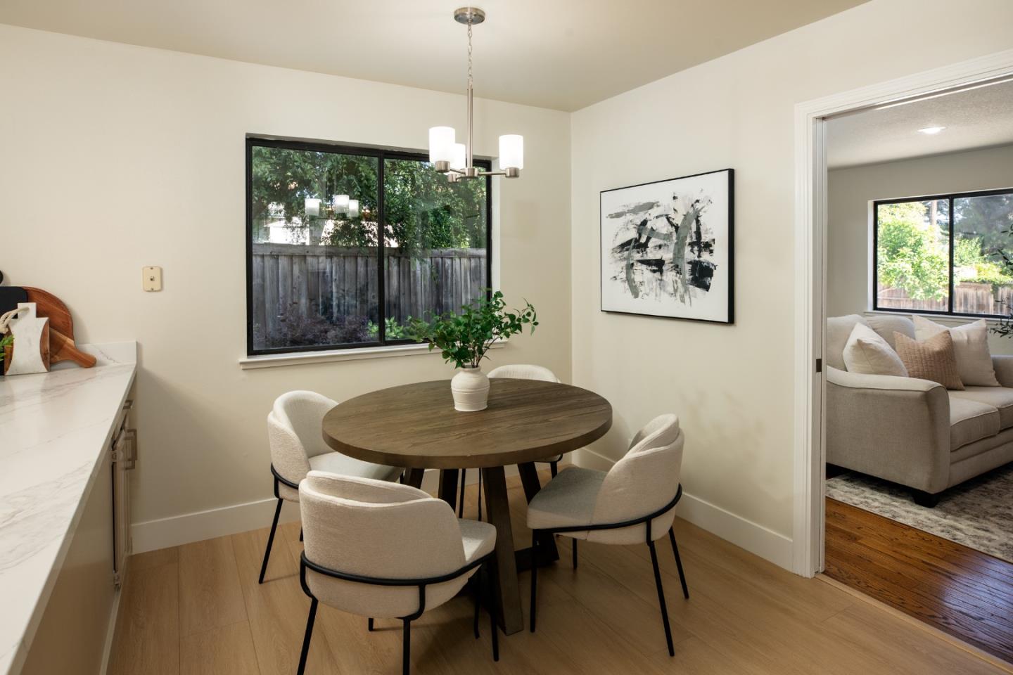 Detail Gallery Image 9 of 30 For 867 Norfolk Pine Ave, Sunnyvale,  CA 94087 - 5 Beds | 2/1 Baths