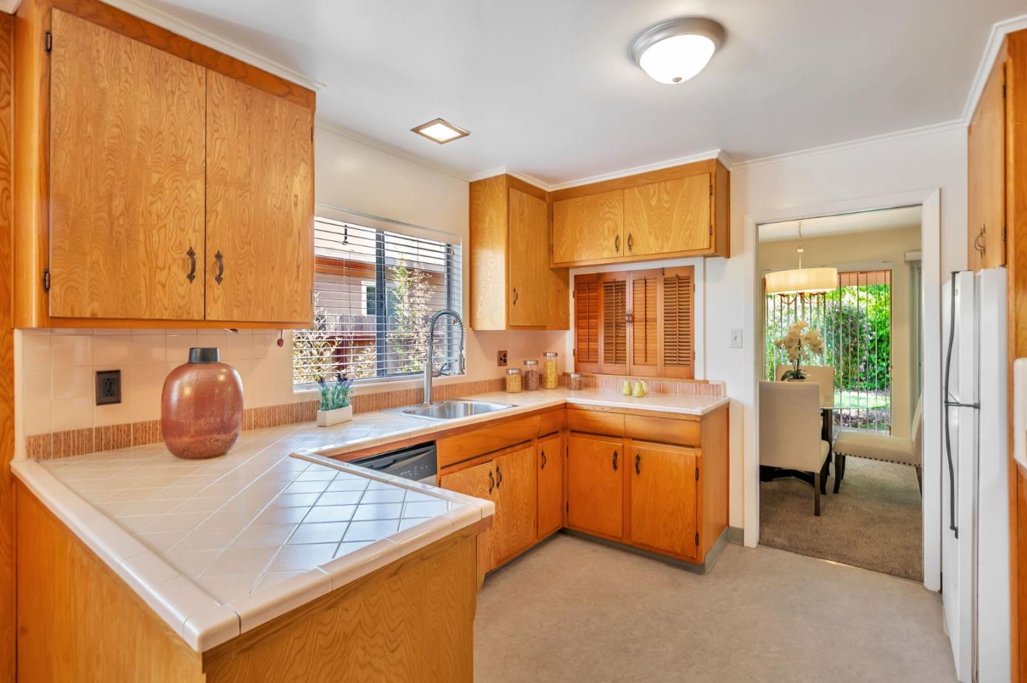 Detail Gallery Image 9 of 32 For 3320 Crestmoor Dr, San Bruno,  CA 94066 - 3 Beds | 2 Baths