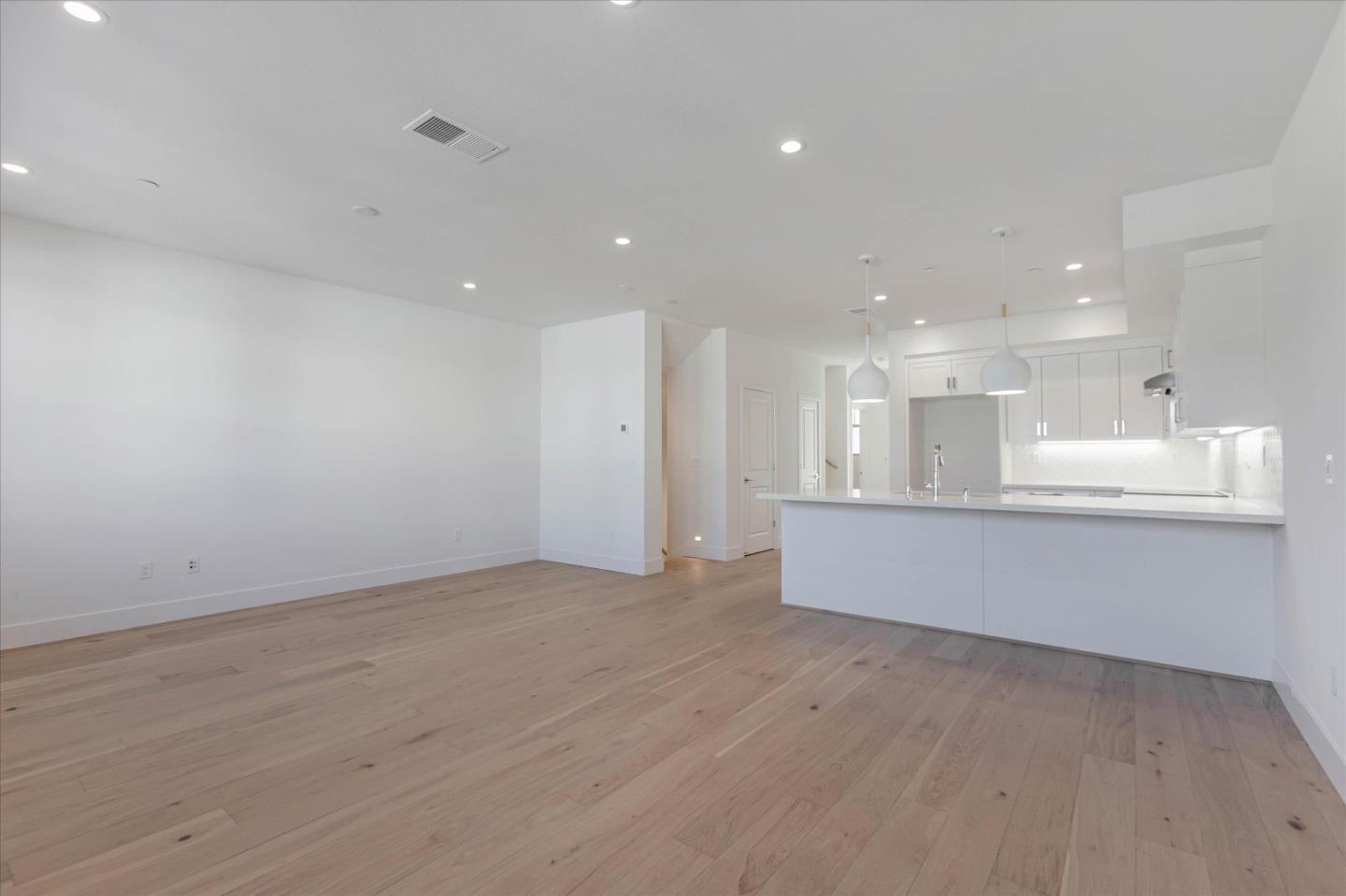 Detail Gallery Image 6 of 8 For 212 Oak Cir, Walnut Creek,  CA 94597 - 3 Beds | 3/1 Baths