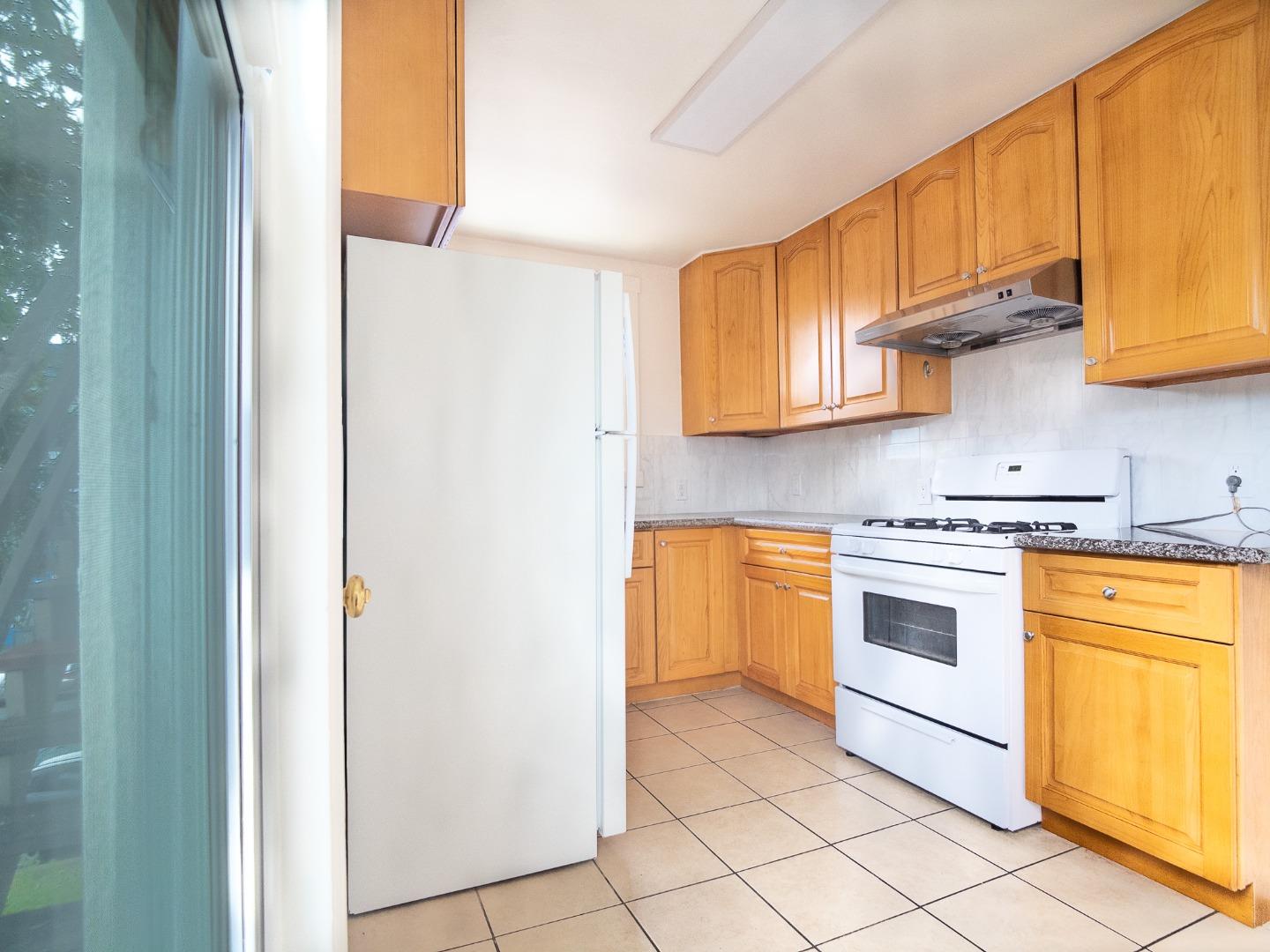 Detail Gallery Image 5 of 12 For 404 Spruce Ave #3,  South San Francisco,  CA 94080 - 1 Beds | 1 Baths