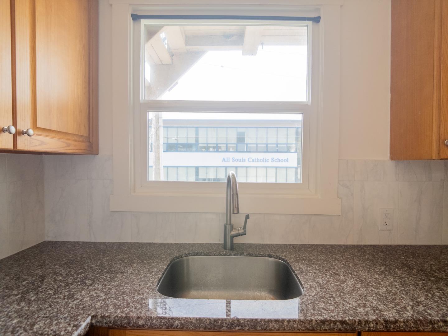 Detail Gallery Image 7 of 12 For 404 Spruce Ave #3,  South San Francisco,  CA 94080 - 1 Beds | 1 Baths