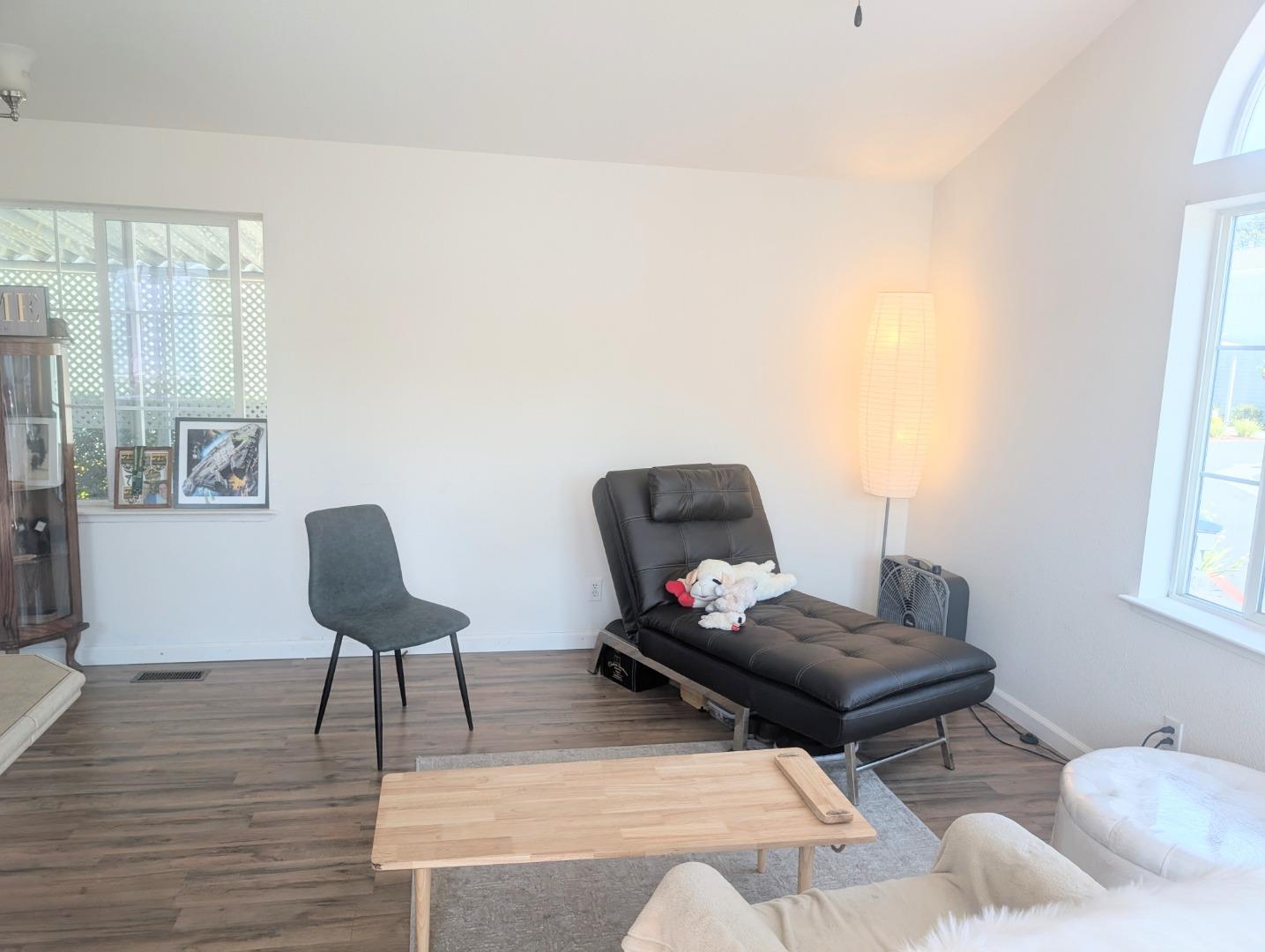 Detail Gallery Image 5 of 7 For 1201 Sycamore Ter #92,  Sunnyvale,  CA 94086 - 2 Beds | 1 Baths
