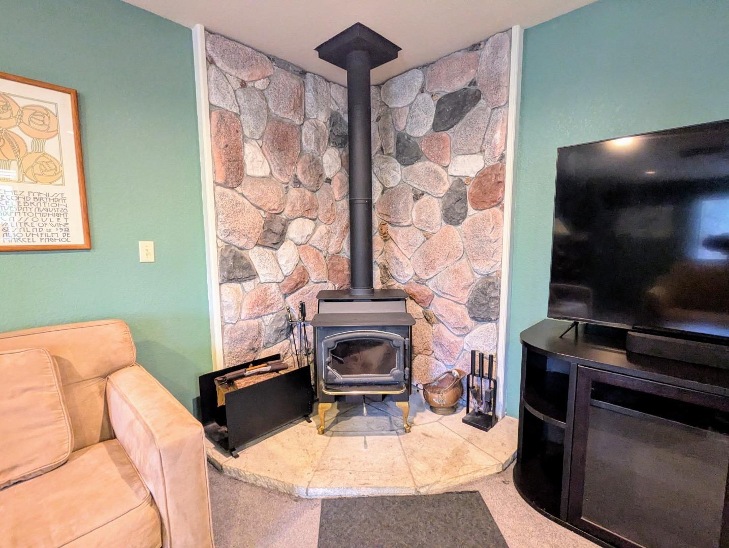 Detail Gallery Image 10 of 26 For 19709 Pine Mountain Dr, Groveland,  CA 95321 - 3 Beds | 3 Baths