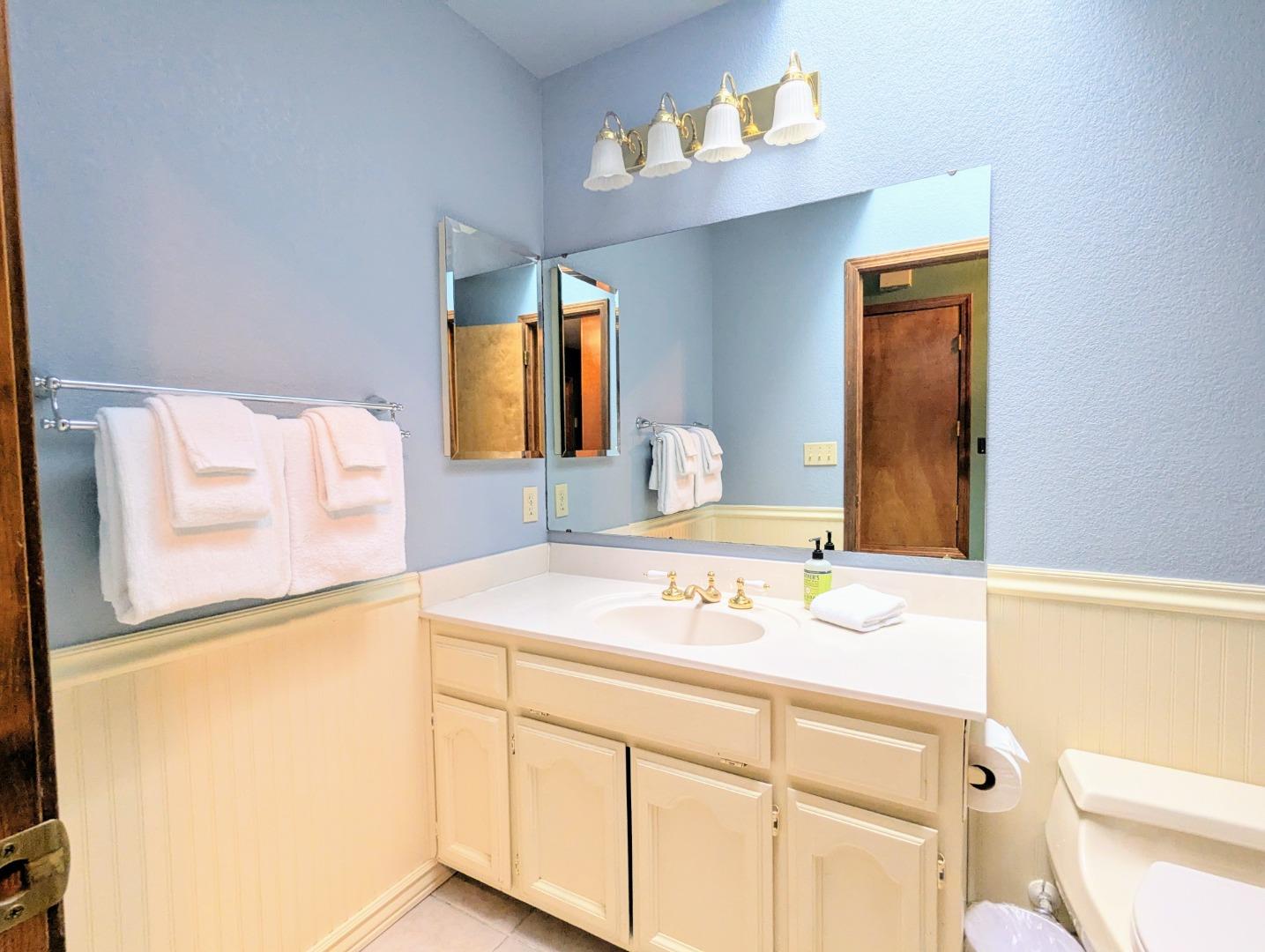Detail Gallery Image 12 of 26 For 19709 Pine Mountain Dr, Groveland,  CA 95321 - 3 Beds | 3 Baths