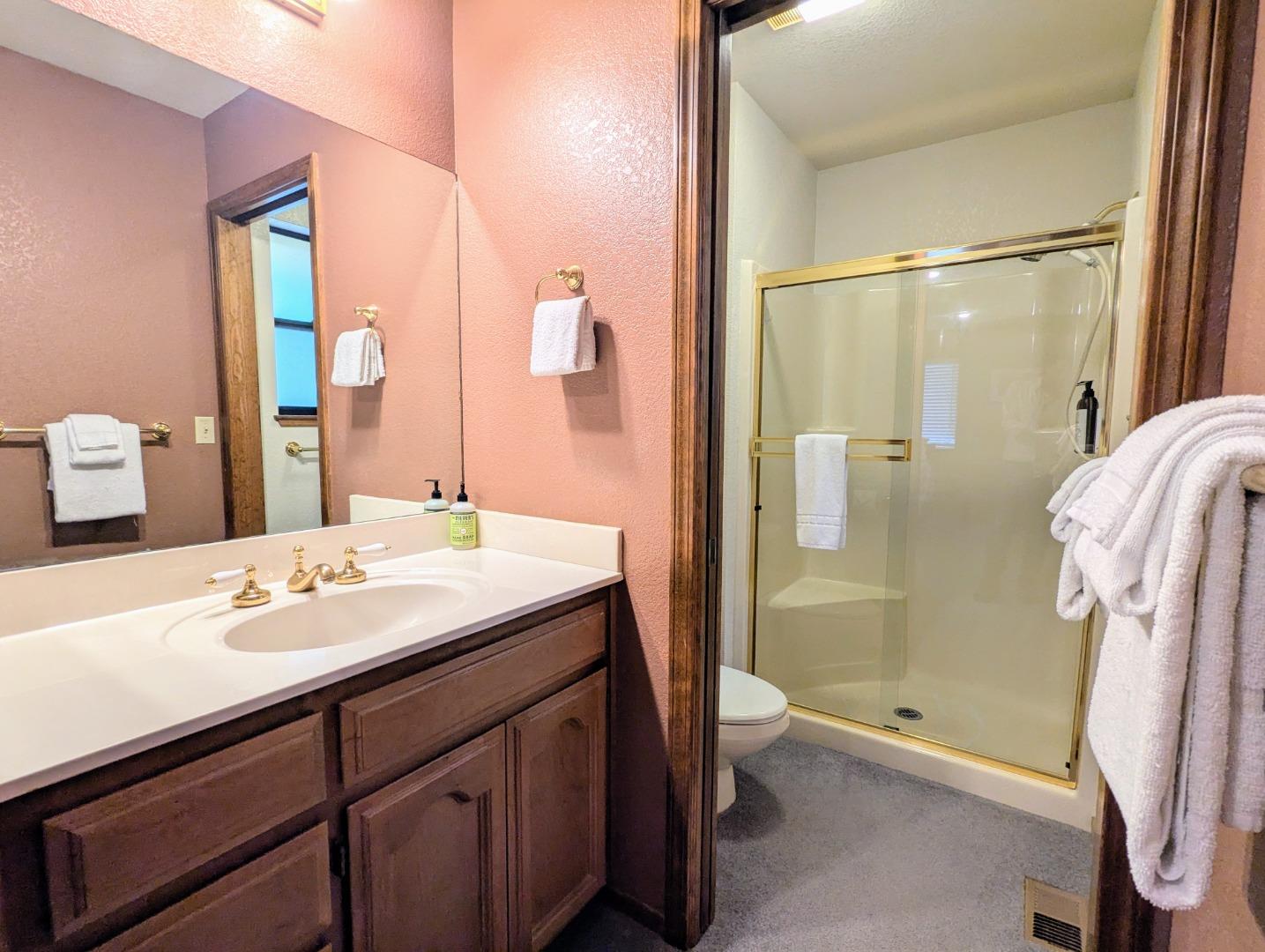 Detail Gallery Image 16 of 26 For 19709 Pine Mountain Dr, Groveland,  CA 95321 - 3 Beds | 3 Baths