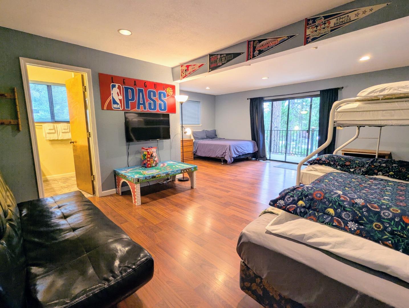 Detail Gallery Image 17 of 26 For 19709 Pine Mountain Dr, Groveland,  CA 95321 - 3 Beds | 3 Baths