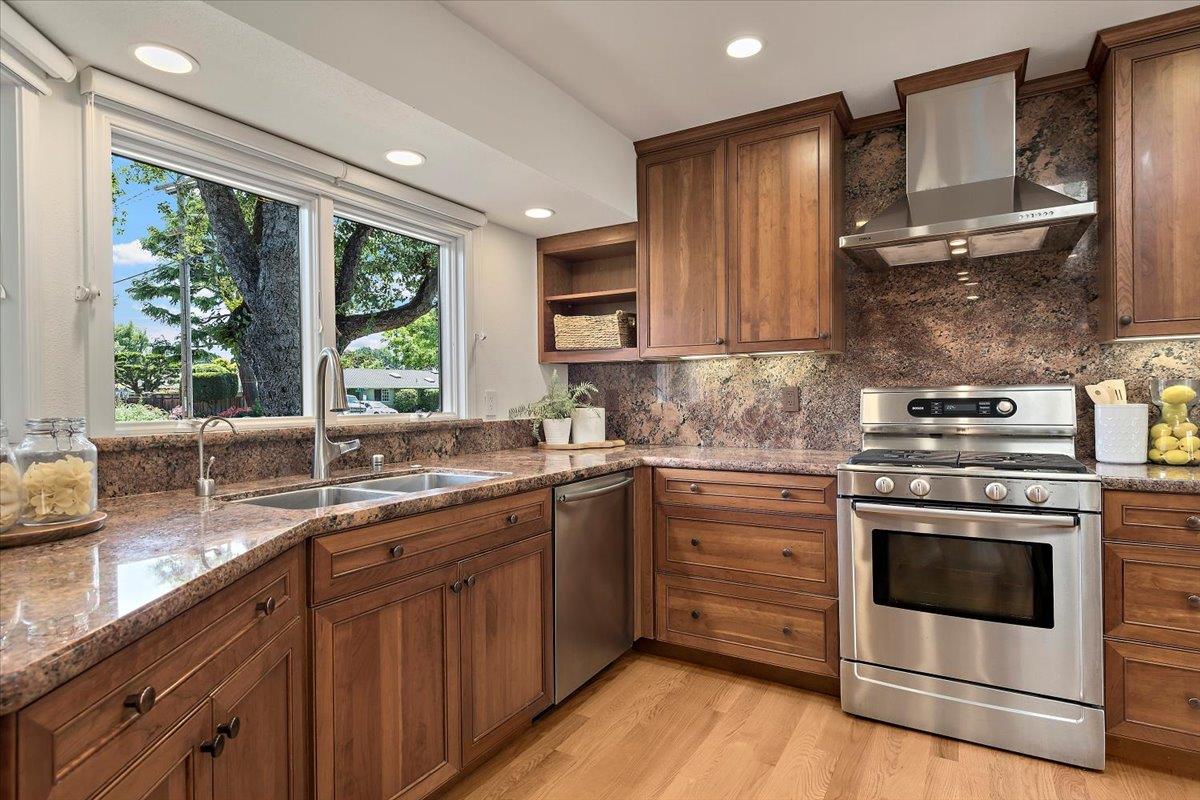 Detail Gallery Image 12 of 31 For 768 Vanda Way, Fremont,  CA 94536 - 4 Beds | 3 Baths
