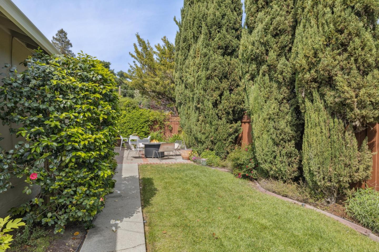 Detail Gallery Image 13 of 16 For 1399 Woodland Ave, Menlo Park,  CA 94025 - 3 Beds | 2 Baths