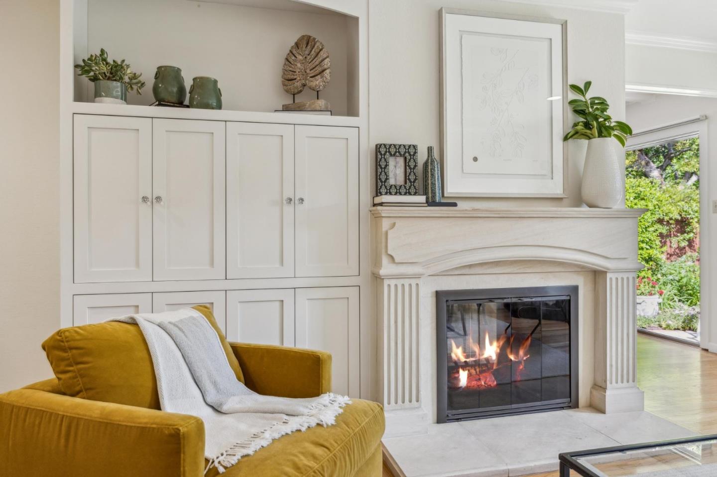 Detail Gallery Image 3 of 16 For 1399 Woodland Ave, Menlo Park,  CA 94025 - 3 Beds | 2 Baths
