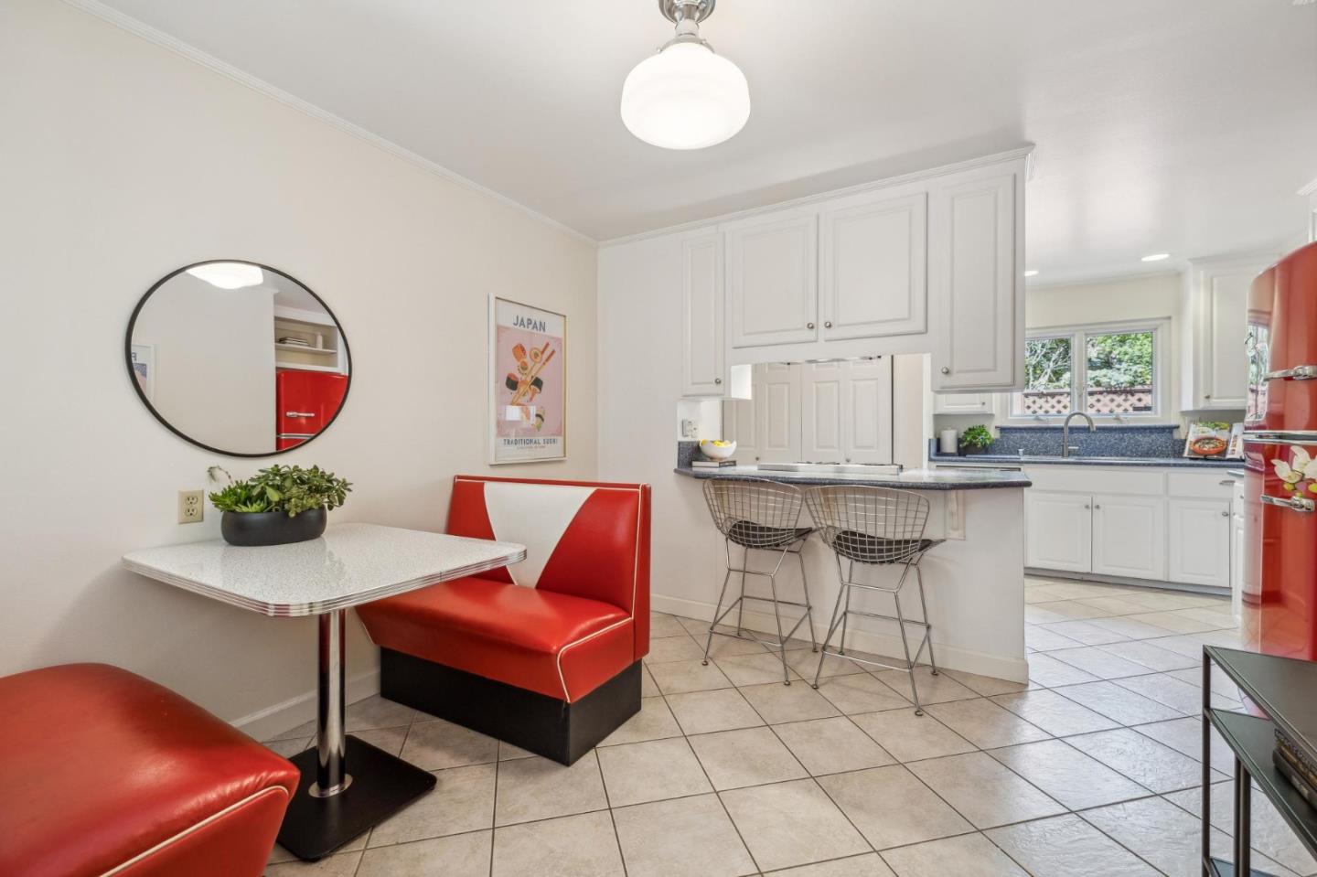 Detail Gallery Image 5 of 16 For 1399 Woodland Ave, Menlo Park,  CA 94025 - 3 Beds | 2 Baths