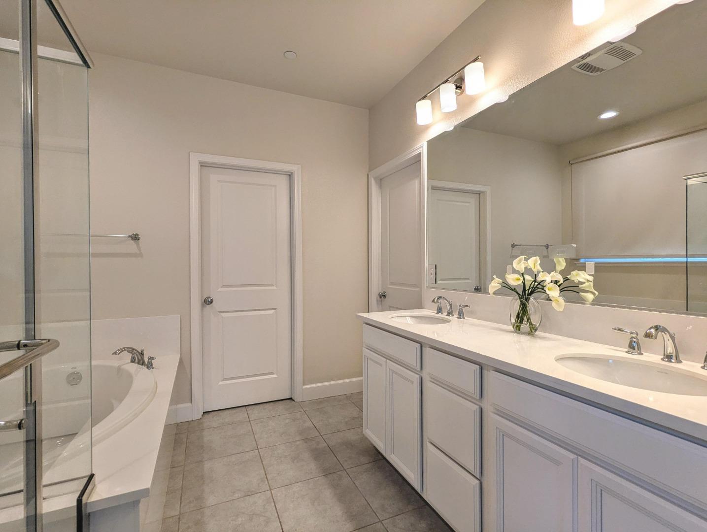 Detail Gallery Image 19 of 31 For 721 Segovia Dr, Hollister,  CA 95023 - 3 Beds | 3 Baths