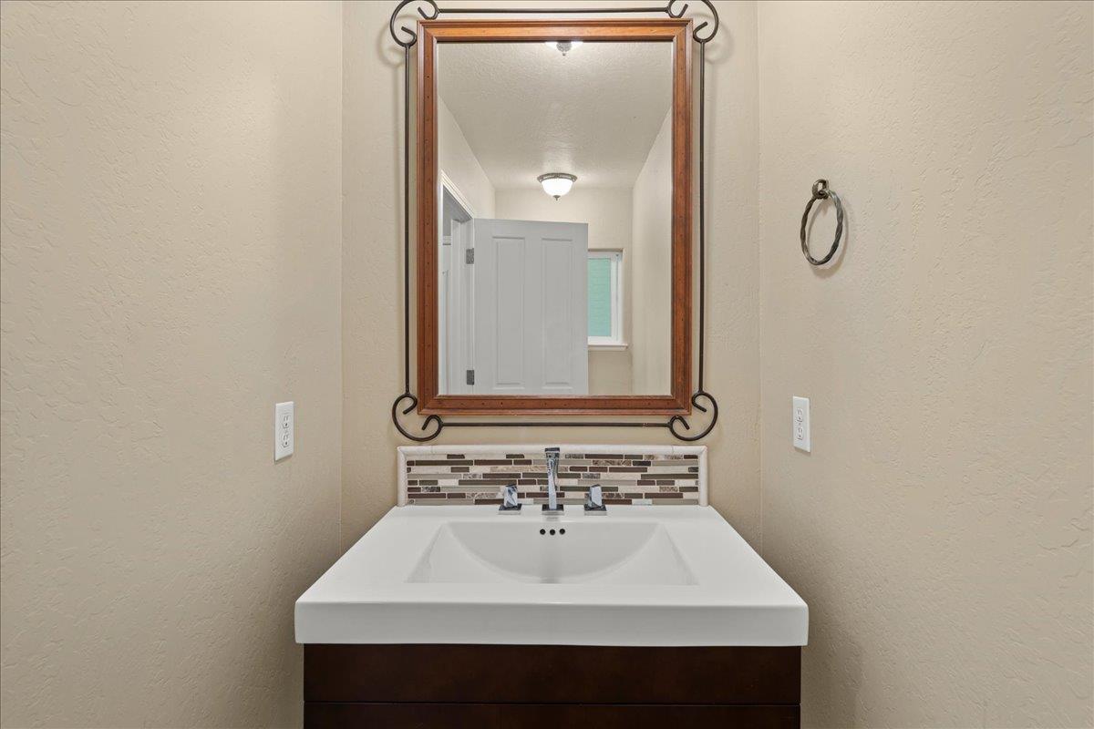 Detail Gallery Image 16 of 23 For 20910 Outer Zayante Rd, Los Gatos,  CA 95033 - 3 Beds | 1/1 Baths