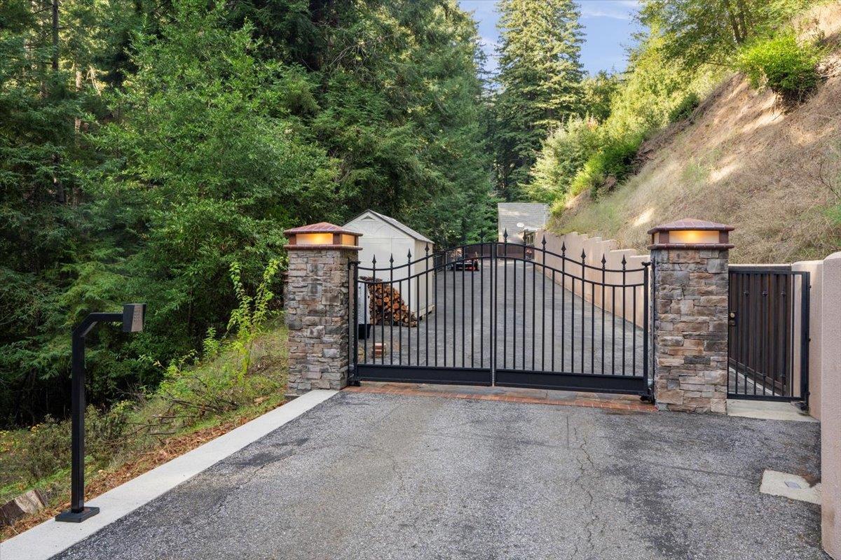 Detail Gallery Image 3 of 23 For 20910 Outer Zayante Rd, Los Gatos,  CA 95033 - 3 Beds | 1/1 Baths