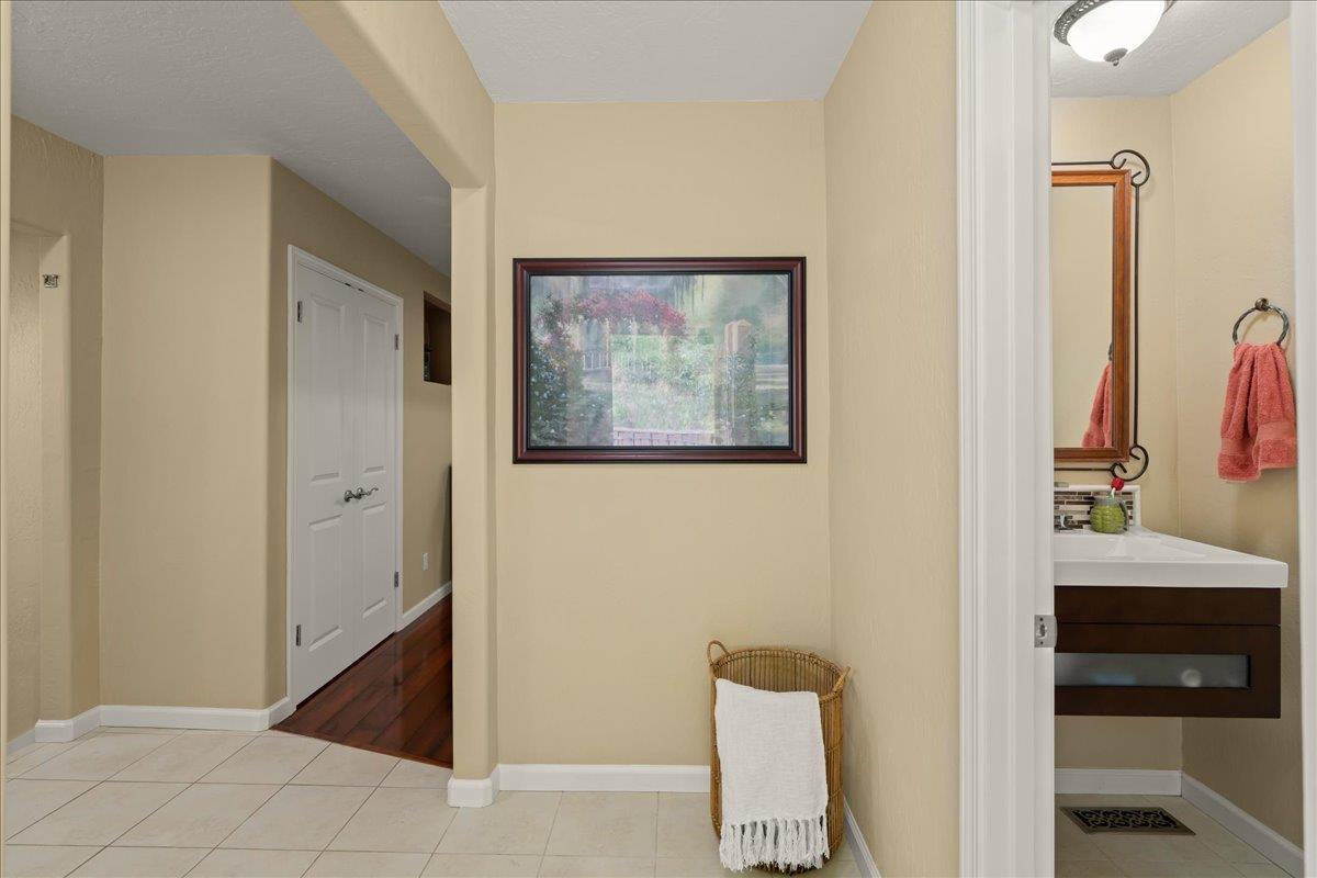 Detail Gallery Image 7 of 23 For 20910 Outer Zayante Rd, Los Gatos,  CA 95033 - 3 Beds | 1/1 Baths