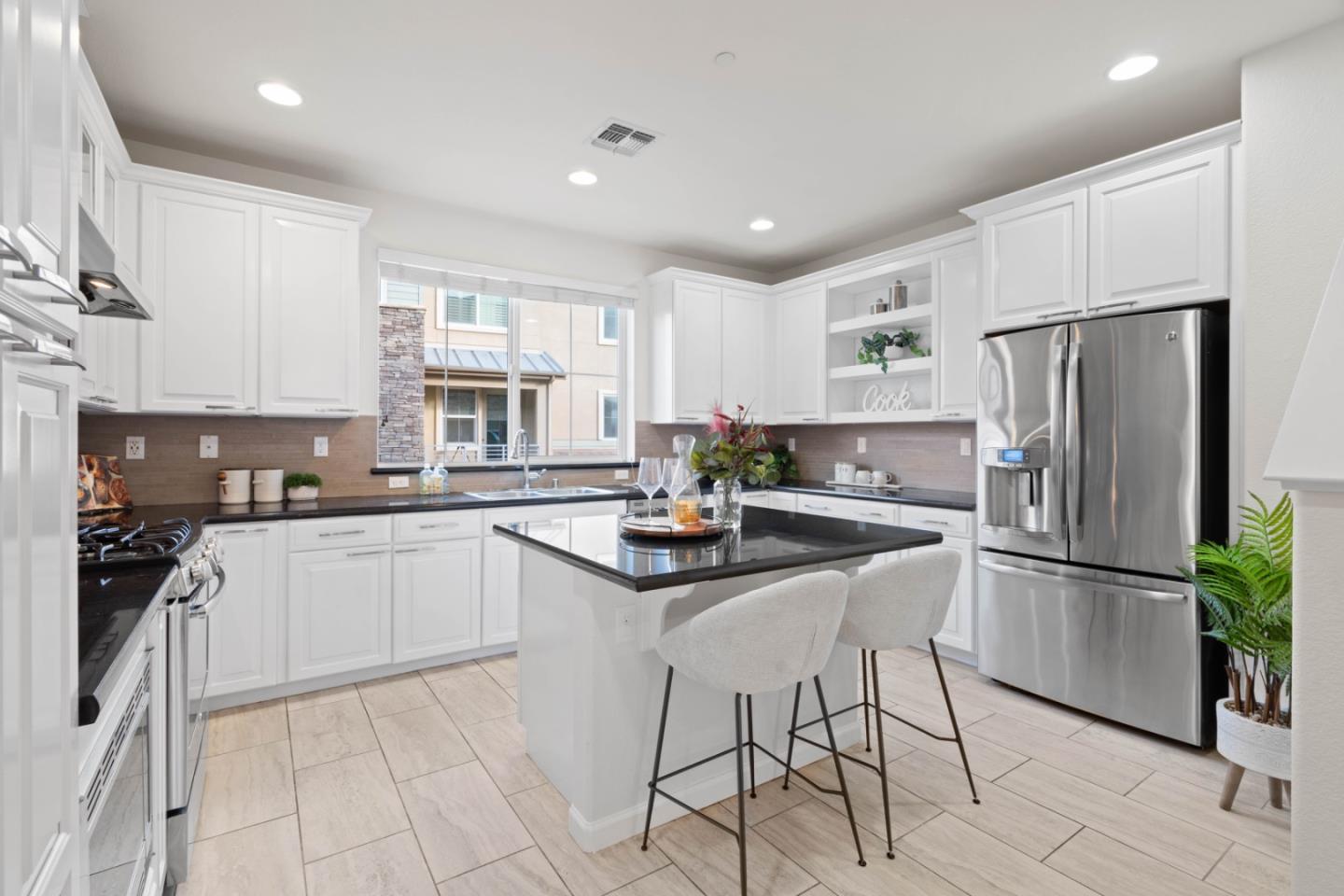 Detail Gallery Image 12 of 32 For 862 White Moonstone Loop, San Jose,  CA 95123 - 3 Beds | 3/1 Baths