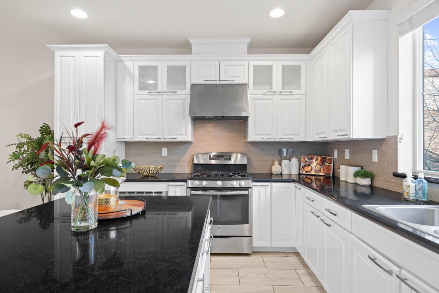 Detail Gallery Image 15 of 32 For 862 White Moonstone Loop, San Jose,  CA 95123 - 3 Beds | 3/1 Baths