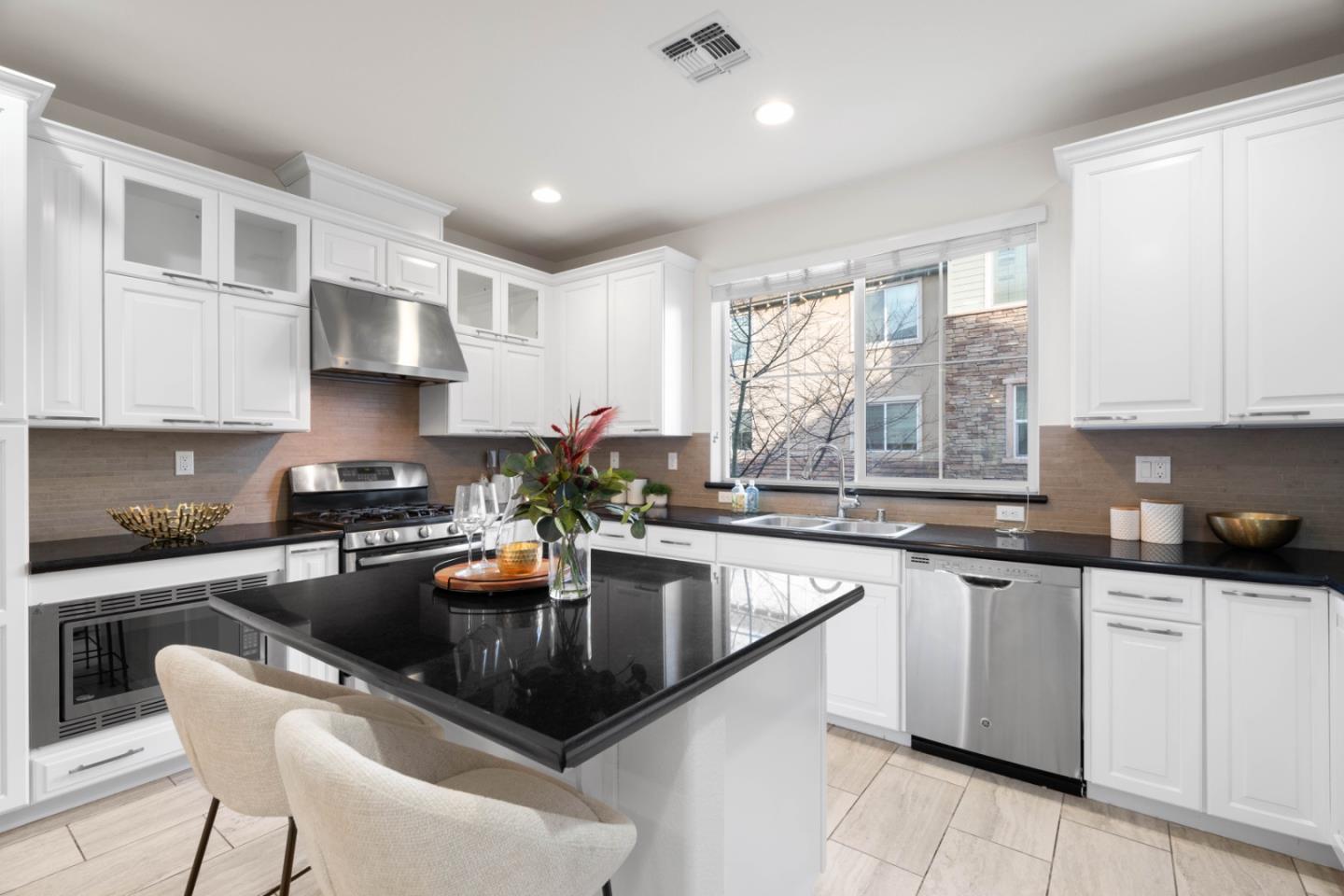 Detail Gallery Image 16 of 32 For 862 White Moonstone Loop, San Jose,  CA 95123 - 3 Beds | 3/1 Baths