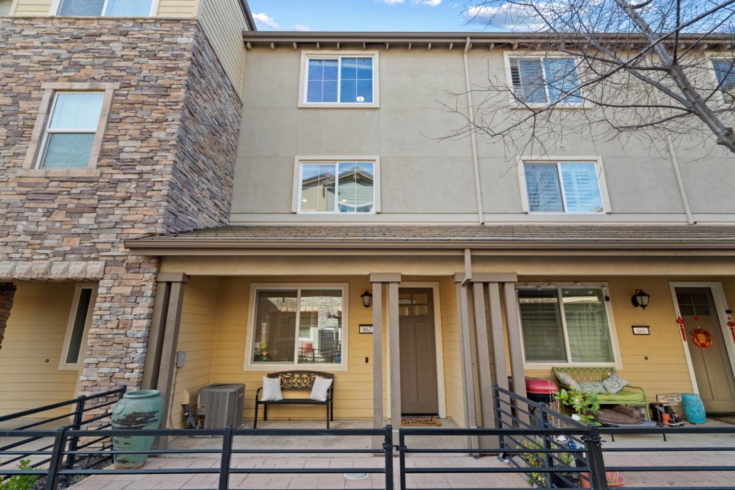 Detail Gallery Image 2 of 32 For 862 White Moonstone Loop, San Jose,  CA 95123 - 3 Beds | 3/1 Baths