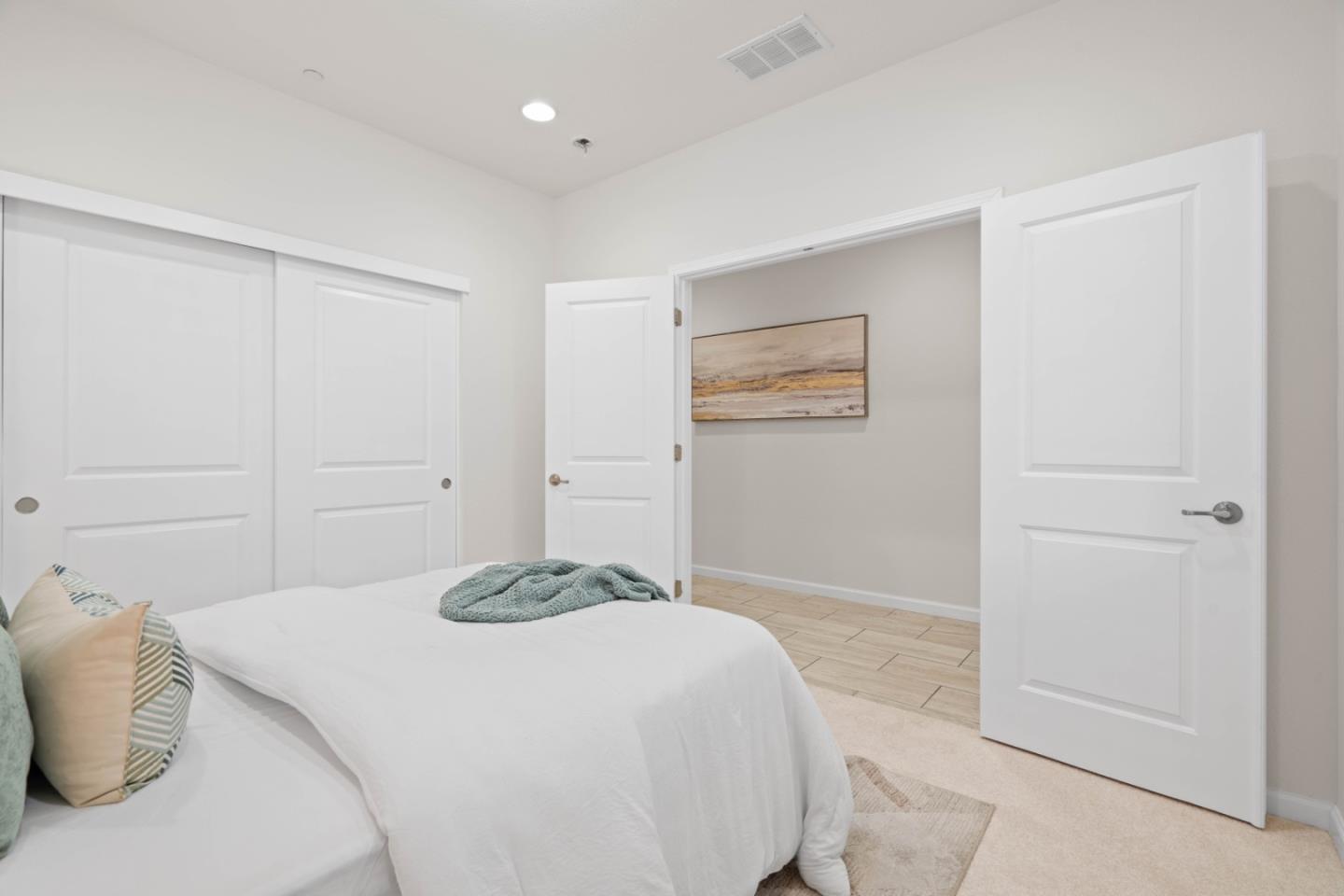Detail Gallery Image 4 of 32 For 862 White Moonstone Loop, San Jose,  CA 95123 - 3 Beds | 3/1 Baths