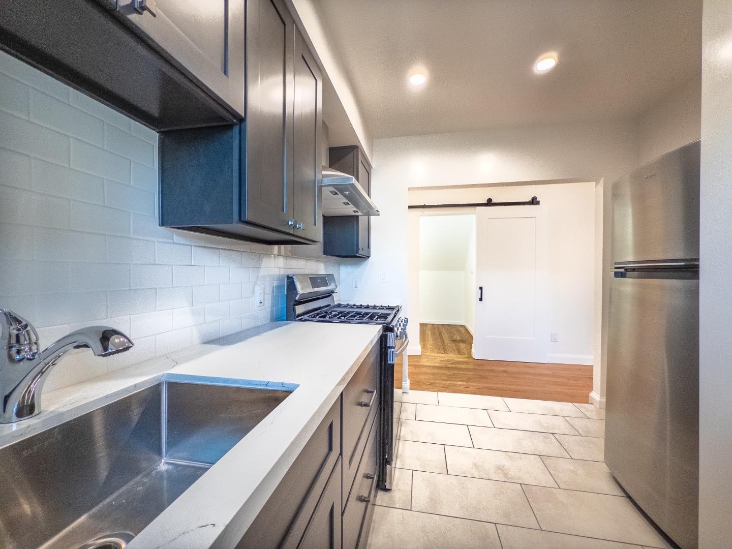 Detail Gallery Image 6 of 10 For 410 Spruce Ave #4,  South San Francisco,  CA 94080 - 11 Beds | 1 Baths