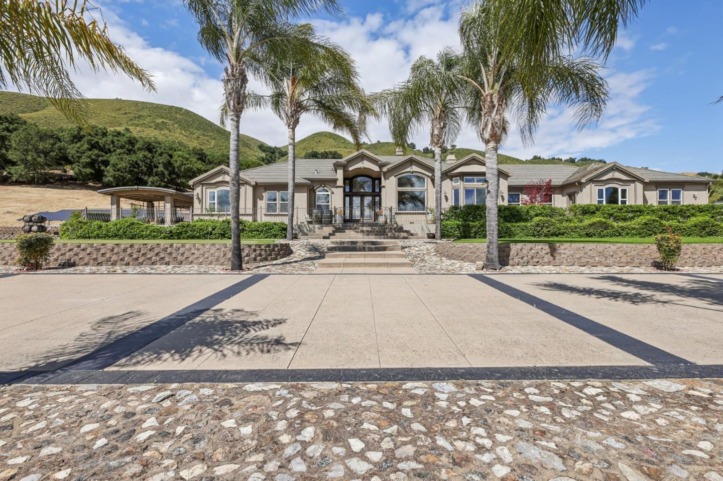 Detail Gallery Image 1 of 103 For 2995 Day Rd, Gilroy,  CA 95020 - 5 Beds | 4 Baths