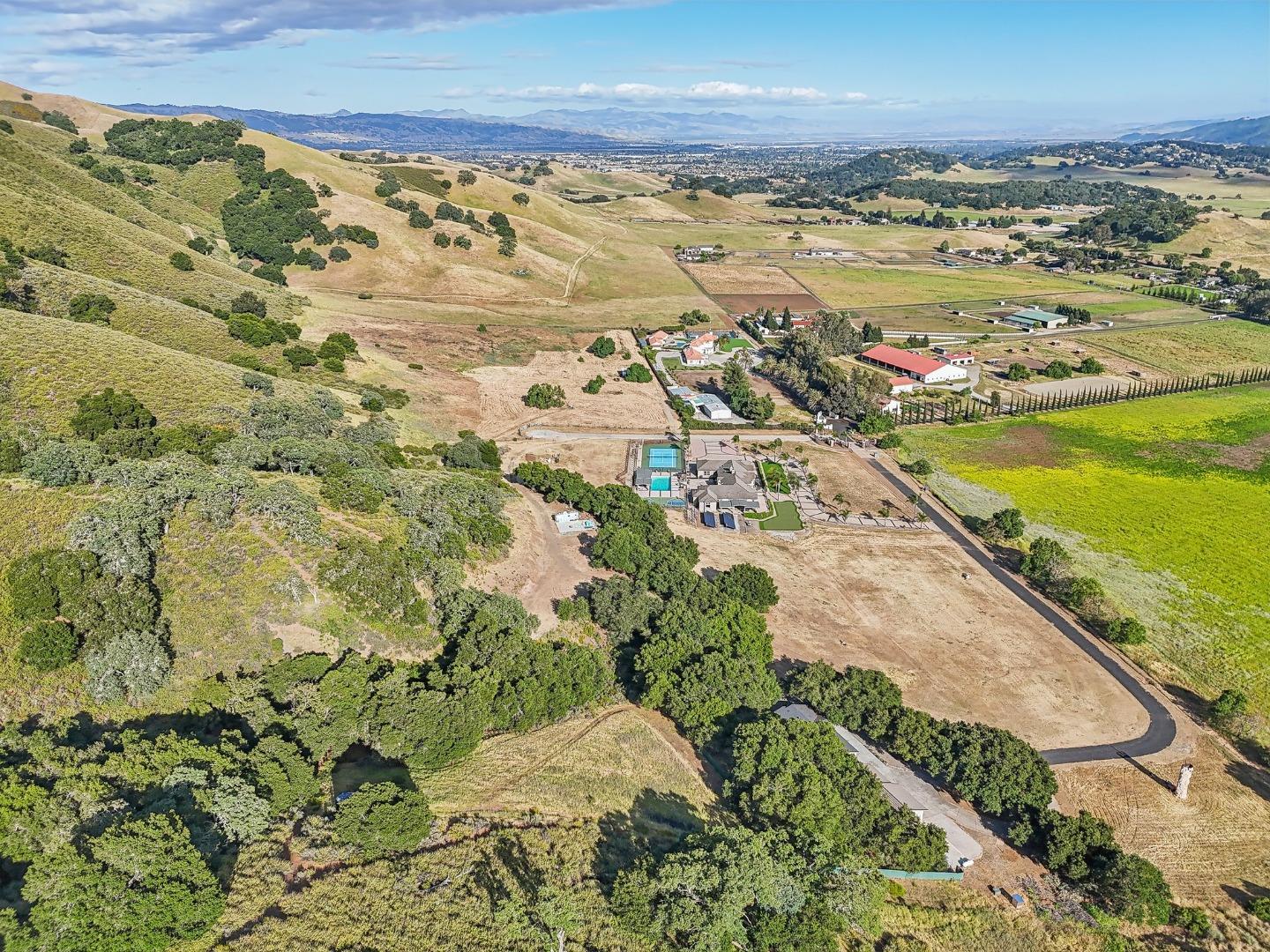 Detail Gallery Image 101 of 103 For 2995 Day Rd, Gilroy,  CA 95020 - 5 Beds | 4 Baths