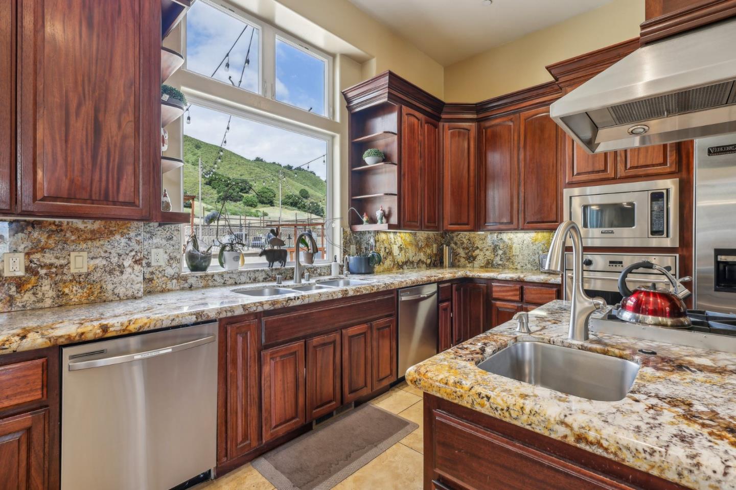 Detail Gallery Image 11 of 103 For 2995 Day Rd, Gilroy,  CA 95020 - 5 Beds | 4 Baths