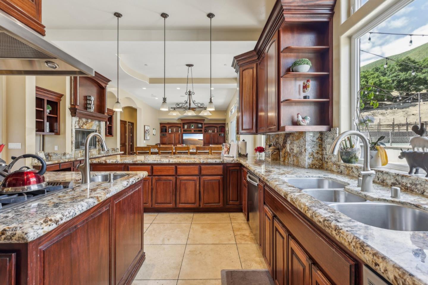 Detail Gallery Image 12 of 103 For 2995 Day Rd, Gilroy,  CA 95020 - 5 Beds | 4 Baths