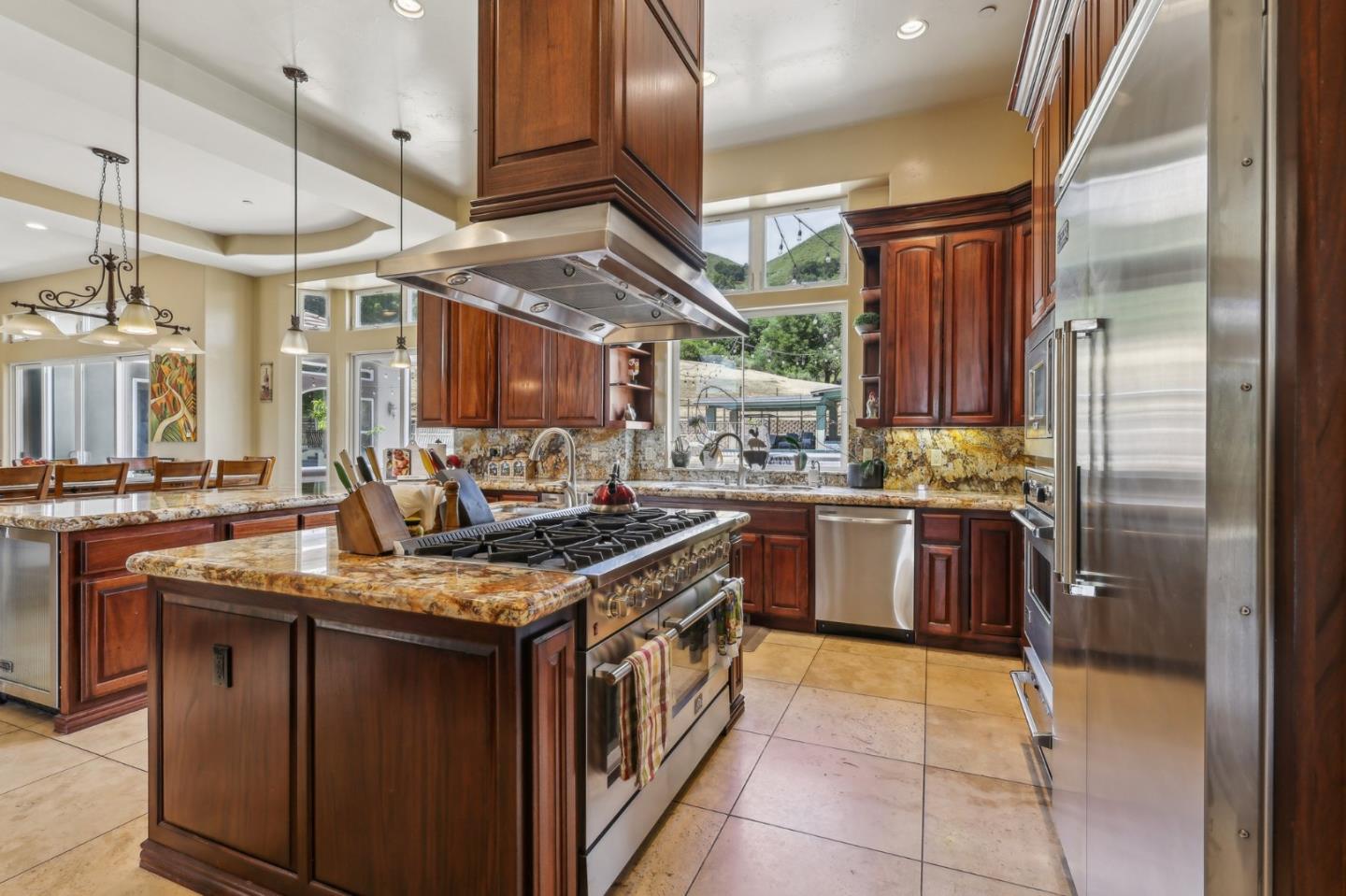 Detail Gallery Image 14 of 103 For 2995 Day Rd, Gilroy,  CA 95020 - 5 Beds | 4 Baths