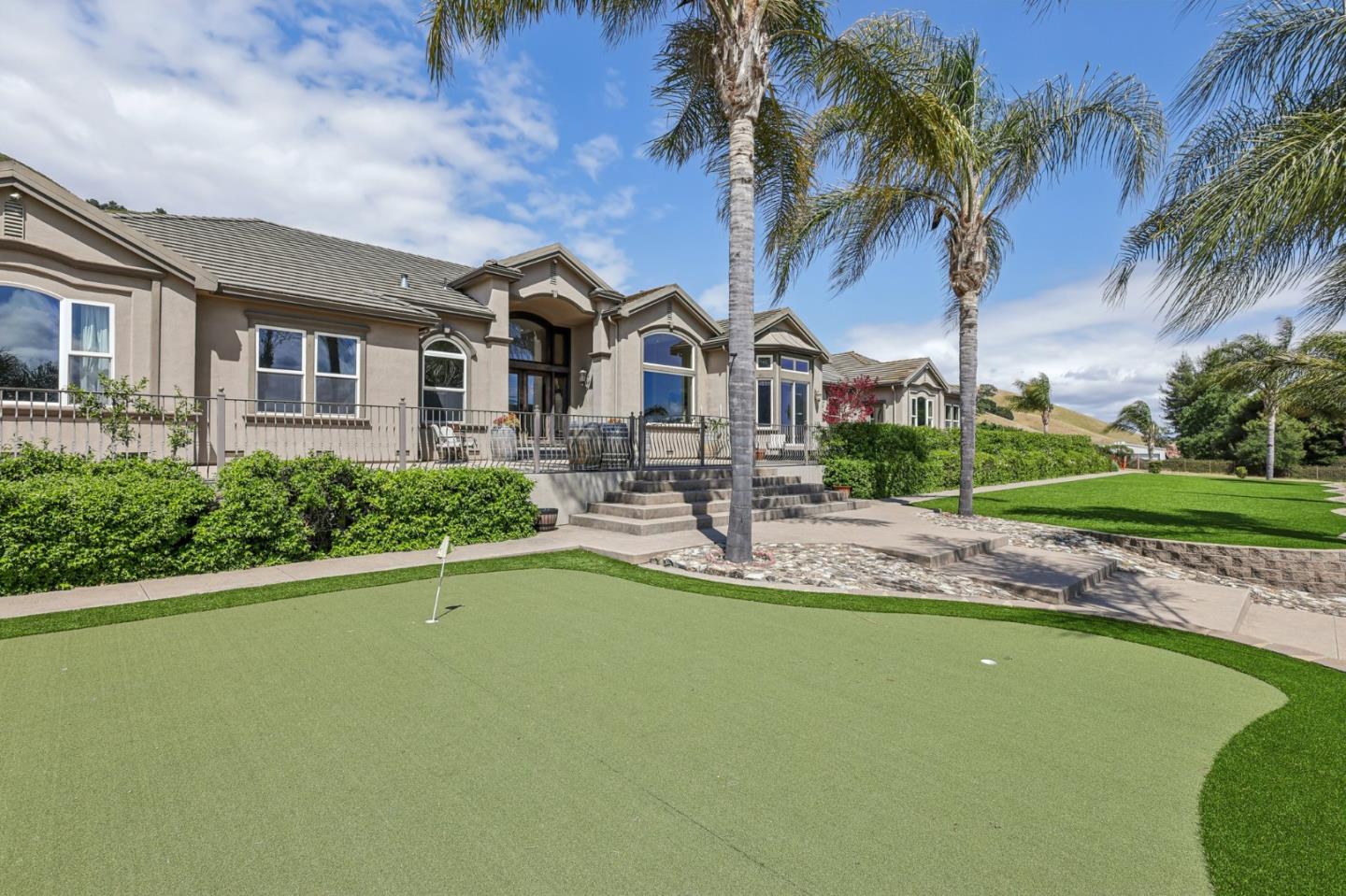 Detail Gallery Image 4 of 103 For 2995 Day Rd, Gilroy,  CA 95020 - 5 Beds | 4 Baths
