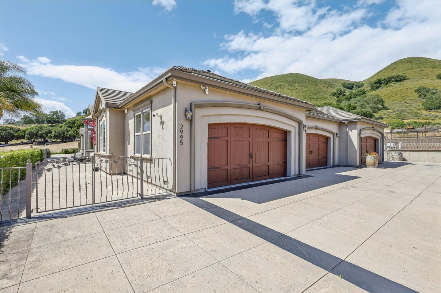 Detail Gallery Image 42 of 103 For 2995 Day Rd, Gilroy,  CA 95020 - 5 Beds | 4 Baths